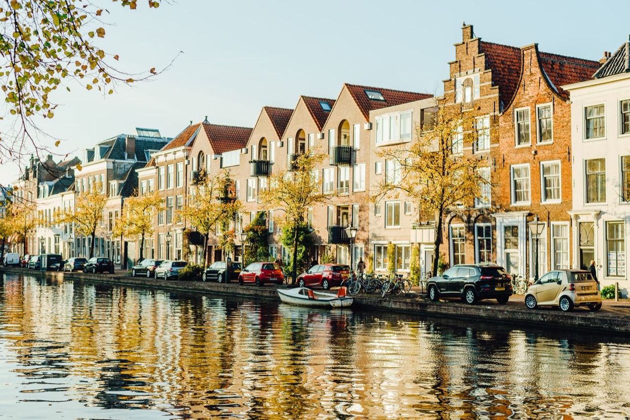 Sunny canal houses in Amsterdam, near where to eat in the Jordaan, close to Ruma