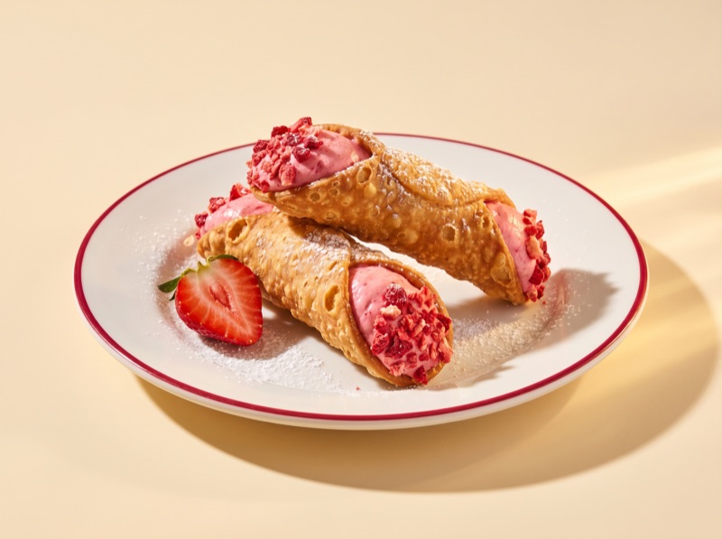 A strawberry cannoli, one of the must-eat desserts in Amsterdam, at Ruma